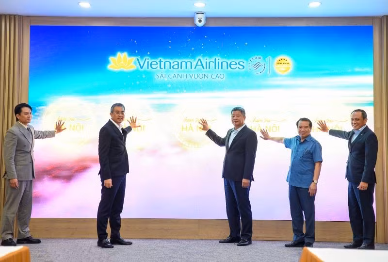 cac-dai-bieu-thuc-hien-nghi-thuc-khoi-dong-chien-dich-cham-thu-ha-noi-1.jpg