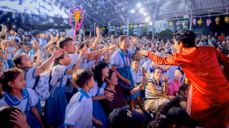 10-niem-vui-cua-cac-em-nho-tai-ca-mau-khi-duoc-tham-gia-vui-don-trung-thu-6341.jpg