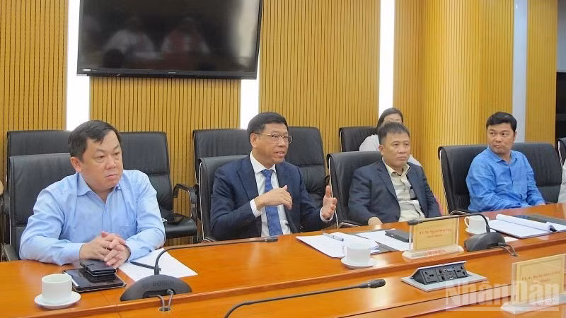 ndo_br_thu-truong-nguyen-xuan-sang-tiep-thu-truong-bgtvt-a-rap-xe-ut-6019.jpg