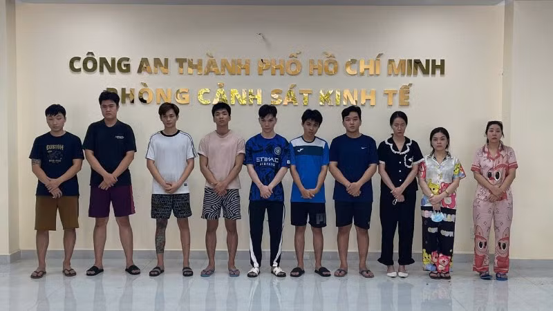 Các đối tượng tại cơ quan chức năng. (Ảnh: Công an cung cấp)