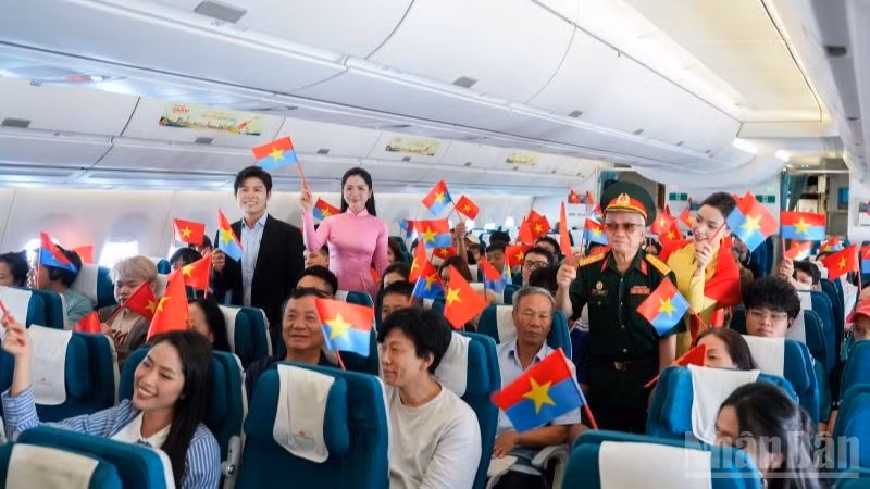 ndo_br_8-moi-chuyen-bay-cua-vietnam-airlines-khong-don-thuan-la-hanh-trinh-ket-noi-cac-diem-den-ma-con-la-nhip-cau-lan-toa-nhung-gia-tri-tot-dep-ve-van-hoa-lich-su-va-tinh-than-dan-toc-8004.jpg