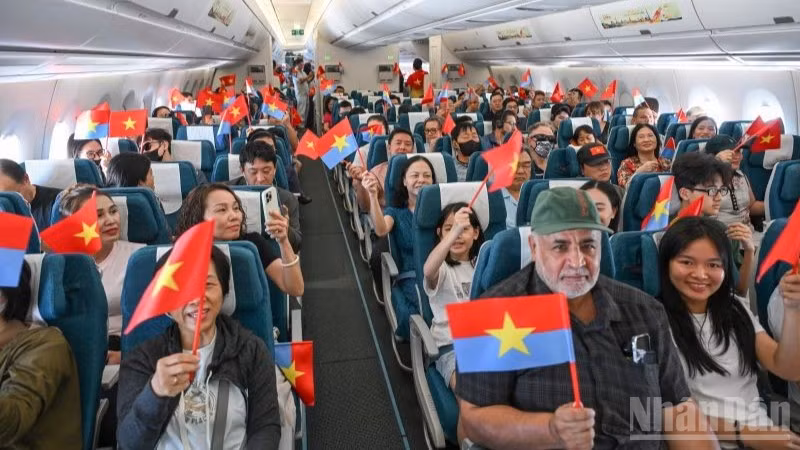 Vietnam Airlines tổ chức chuyến bay đặc biệt hướng tới kỷ niệm 51 năm Ngày Giải phóng miền nam (30/4/1975-30/4/2026).