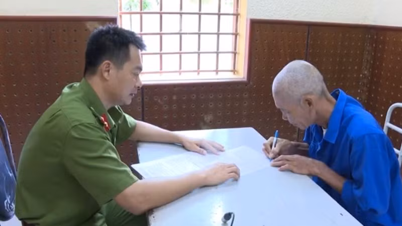 Cơ quan chức năng làm việc với một đối tượng trong đường dây. 