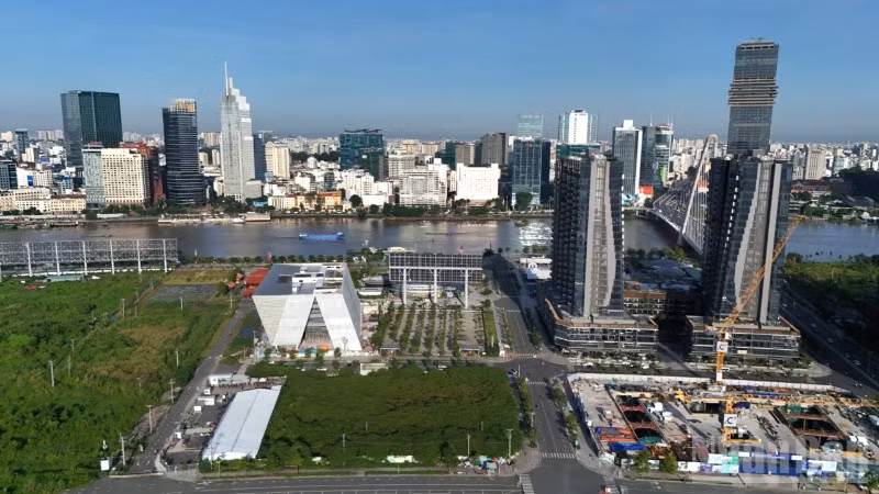Người dân, doanh nghiệp đang chờ thành phố công bố bảng giá đất áp dụng từ 1/1/2026. 