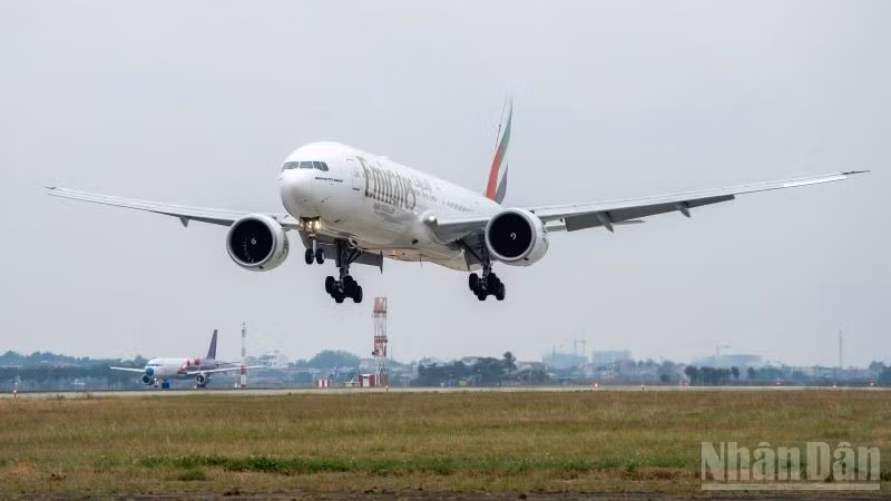 Do xung đột Trung Đông, một số hãng hàng không khai thác đường bay giữa Việt Nam và Trung Đông như Qatar Airways (QR), Etihad Airways (EY) và Emirates (EK) tiếp tục phải điều chỉnh kế hoạch khai thác.