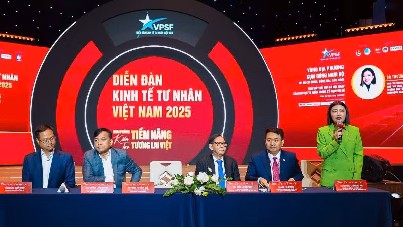 Đại diện VPSF, doanh nghiệp trao đổi, chia sẻ cùng cộng đồng doanh nghiệp Vùng Đông Nam Bộ. (Ảnh: VPSF)
