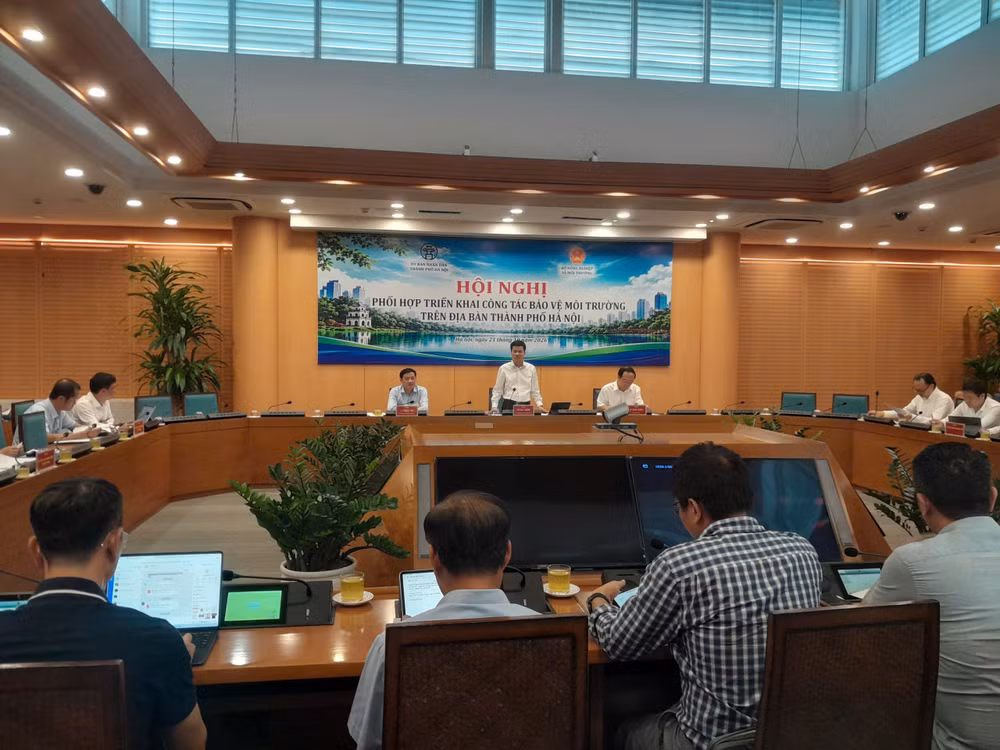 Phó Chủ tịch Ủy ban nhân dân thành phố Hà Nội Bùi Duy Cường chủ trì Hội nghị phát biểu ý kiến.