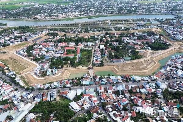 Dự án trùng tu, tôn tạo di tích Thành cổ Diên Khánh, tỉnh Khánh Hòa nhìn từ trên cao xuống. (Ảnh: HƯƠNG XUÂN) 