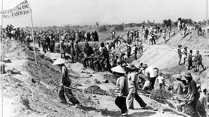 Thanh niên xung phong Thành phố đã có mặt trên các công trình quan trọng của đất nước. (Ảnh: Tư liệu Thanh niên xung phong)