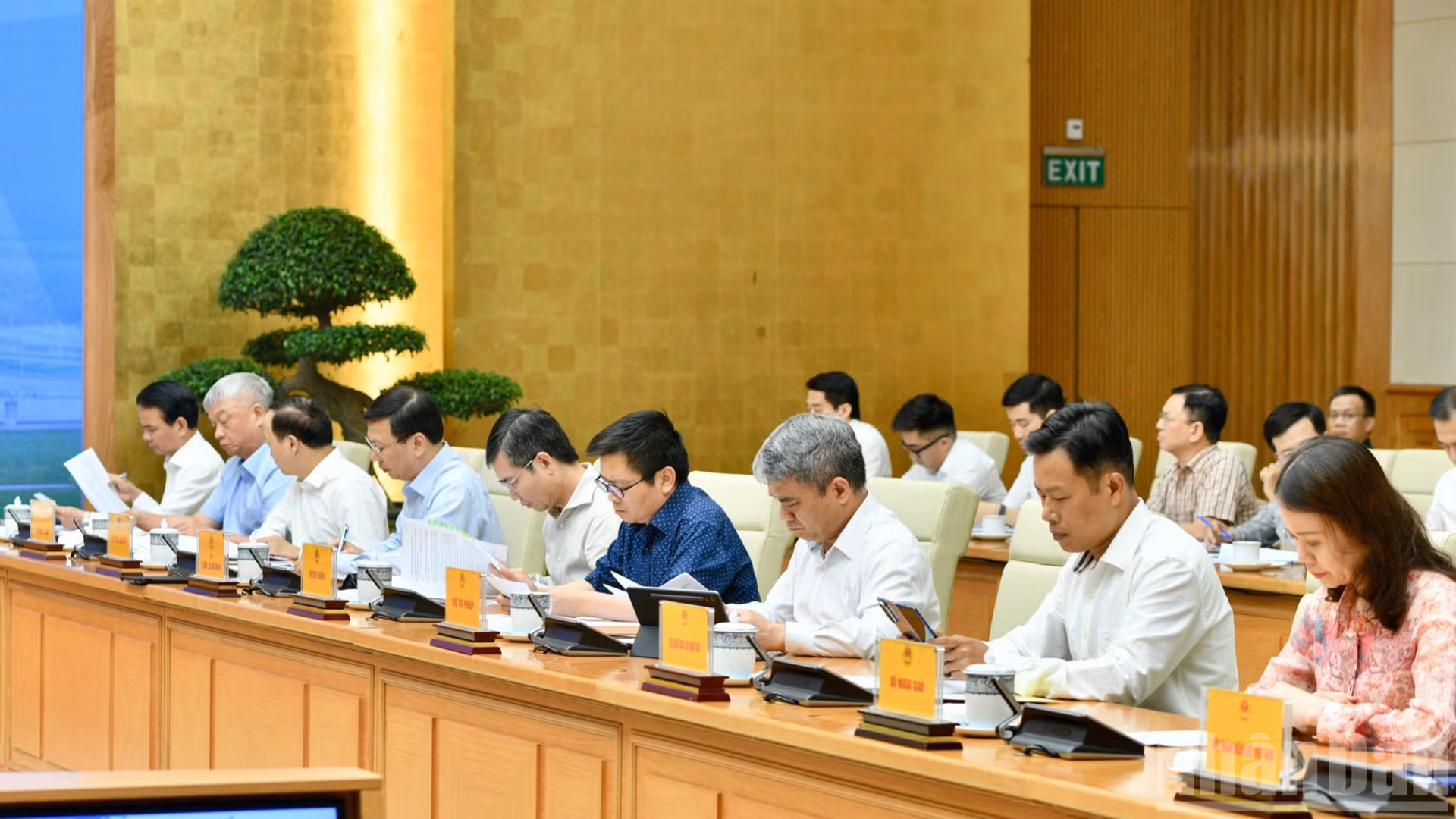 Lãnh đạo các bộ, ngành, cơ quan tham dự hội nghị.