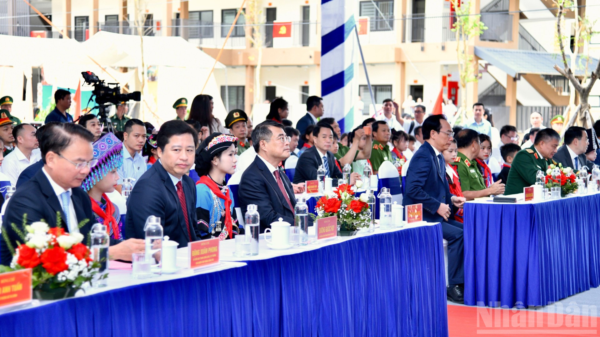 Thủ tướng Ch&iacute;nh phủ L&ecirc; Minh Hưng v&agrave; c&aacute;c đồng ch&iacute; l&atilde;nh đạo, đại biểu tham dự buổi lễ. (Ảnh: THANH GIANG)