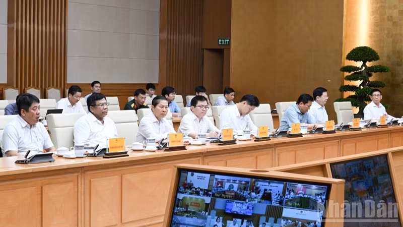 Các đại biểu tham dự cuộc họp.