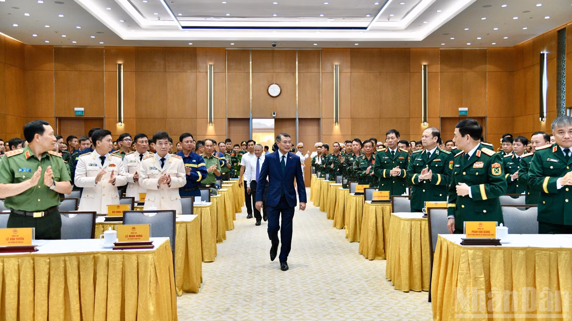 ndo_br_a5-3939.jpg