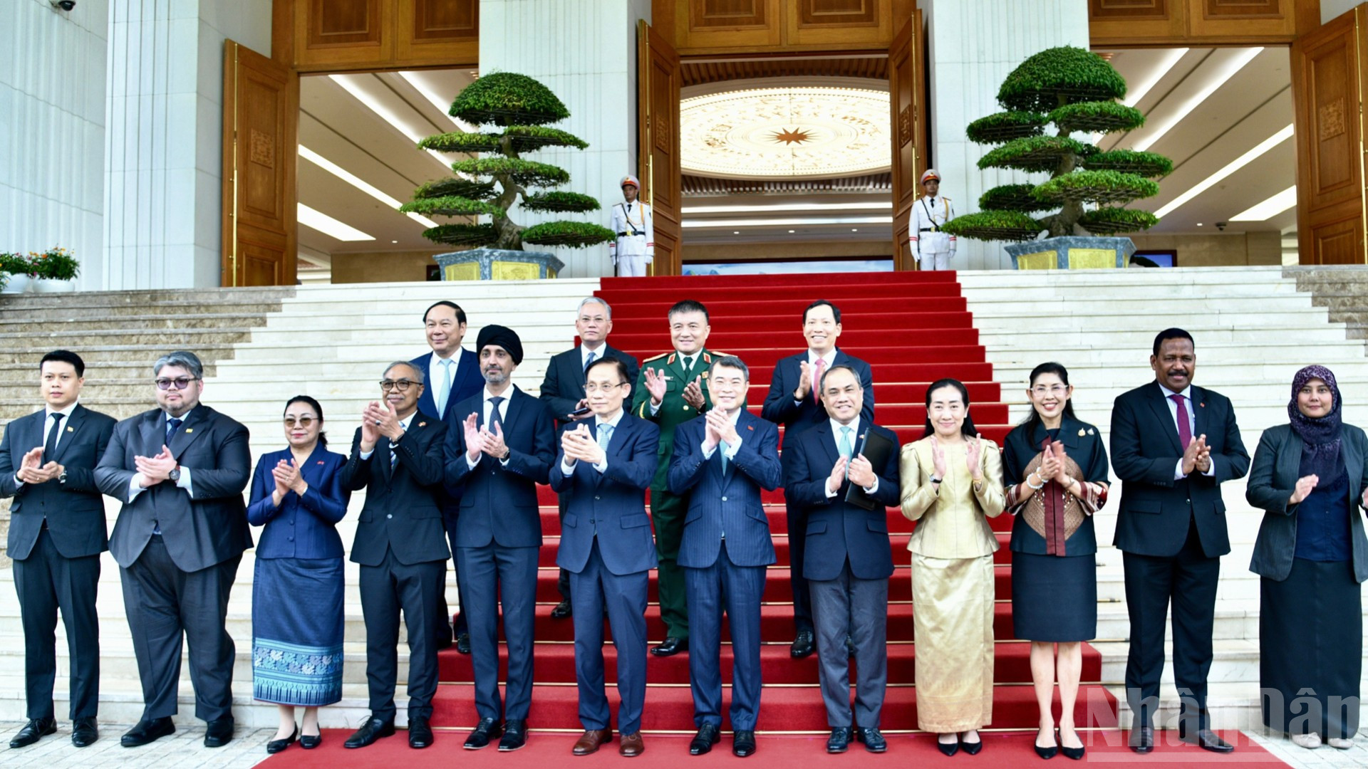Thủ tướng Chính phủ Lê Minh Hưng và Đại sứ, Đại biện các nước ASEAN tại Việt Nam. (Ảnh: THANH GIANG)