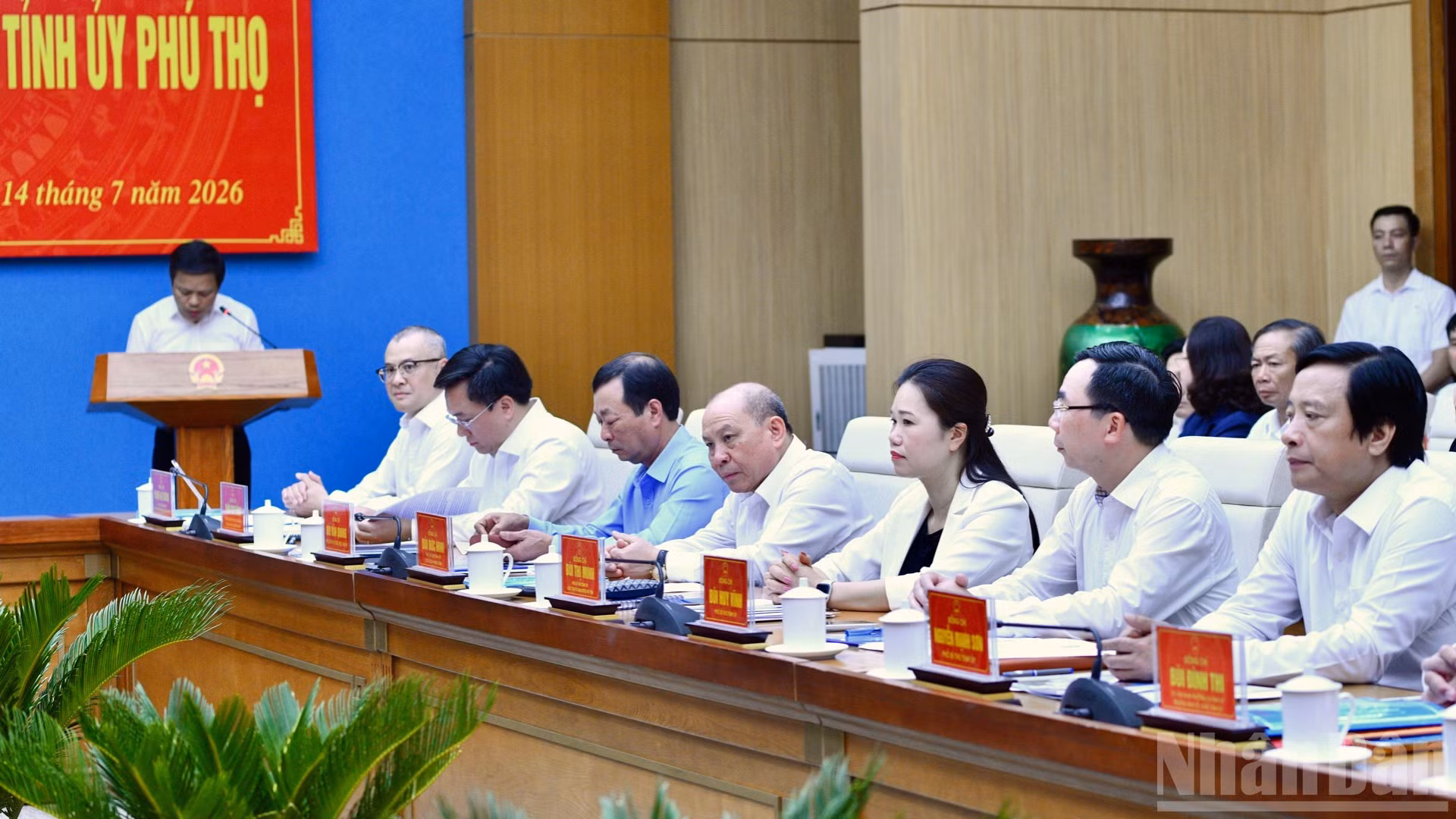 Ban Thường vụ Tỉnh ủy Phú Thọ tham dự cuộc làm việc. (Ảnh: THANH GIANG)