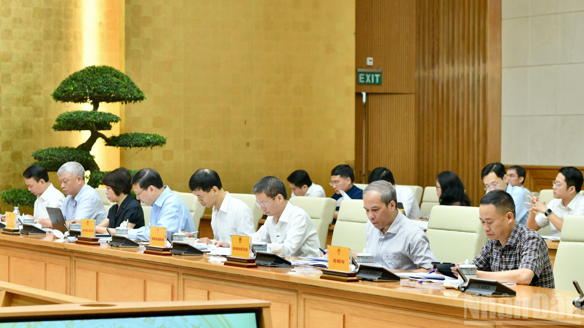 L&atilde;nh đạo c&aacute;c bộ, ng&agrave;nh, cơ quan Trung ương tham dự cuộc họp. (Ảnh: THANH GIANG)