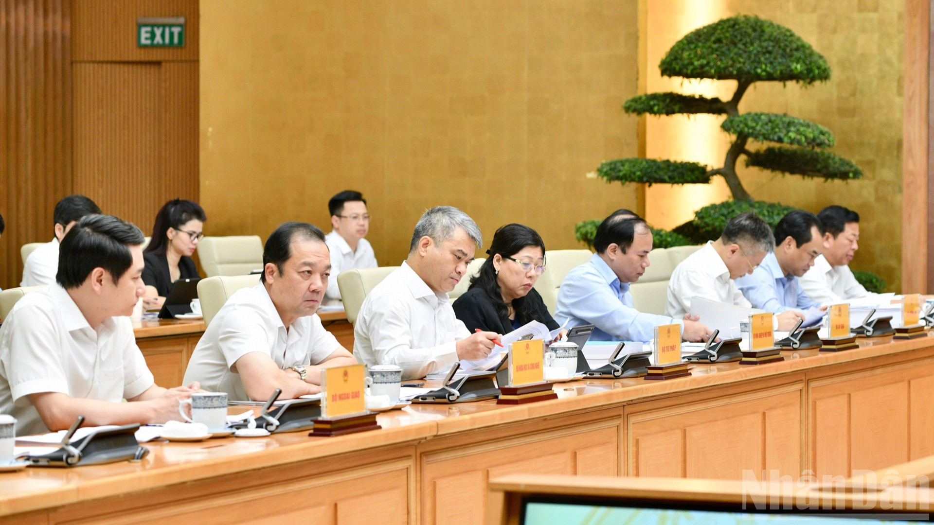 L&atilde;nh đạo c&aacute;c bộ, ng&agrave;nh Trung ương tham dự cuộc họp. (Ảnh: THANH GIANG)