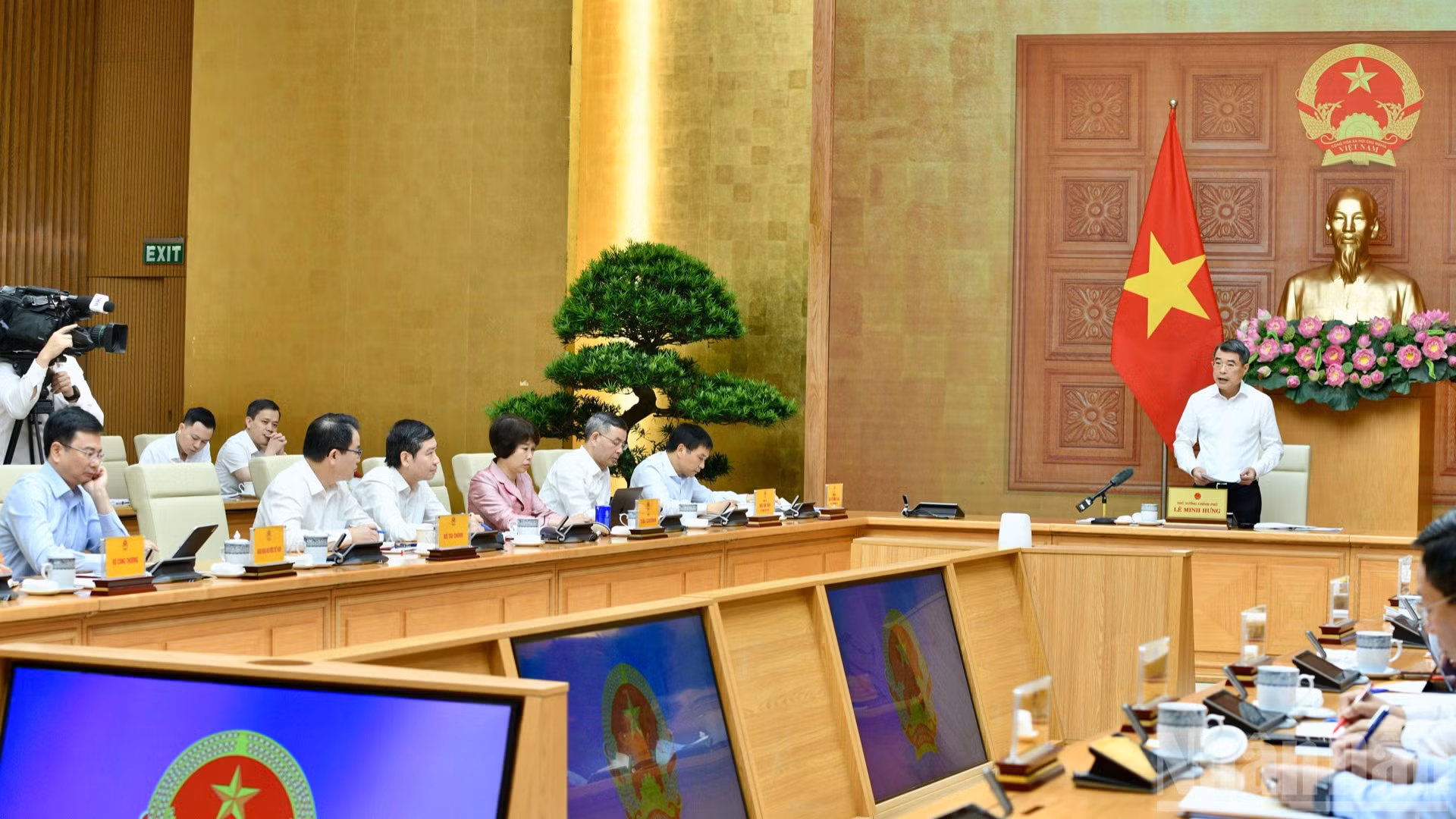 Lãnh đạo Bộ Tài chính tham dự cuộc làm việc. (Ảnh: THANH GIANG)