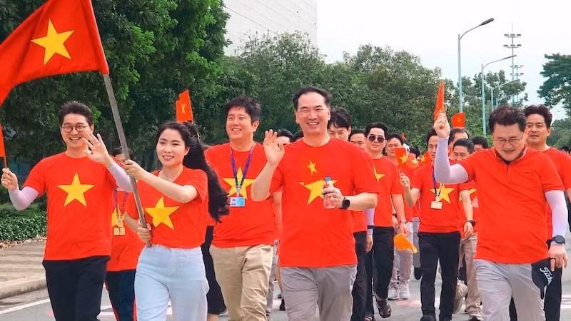 Nhân viên Samsung Việt Nam tự hào “Cùng Việt Nam tiến bước” năm 2026