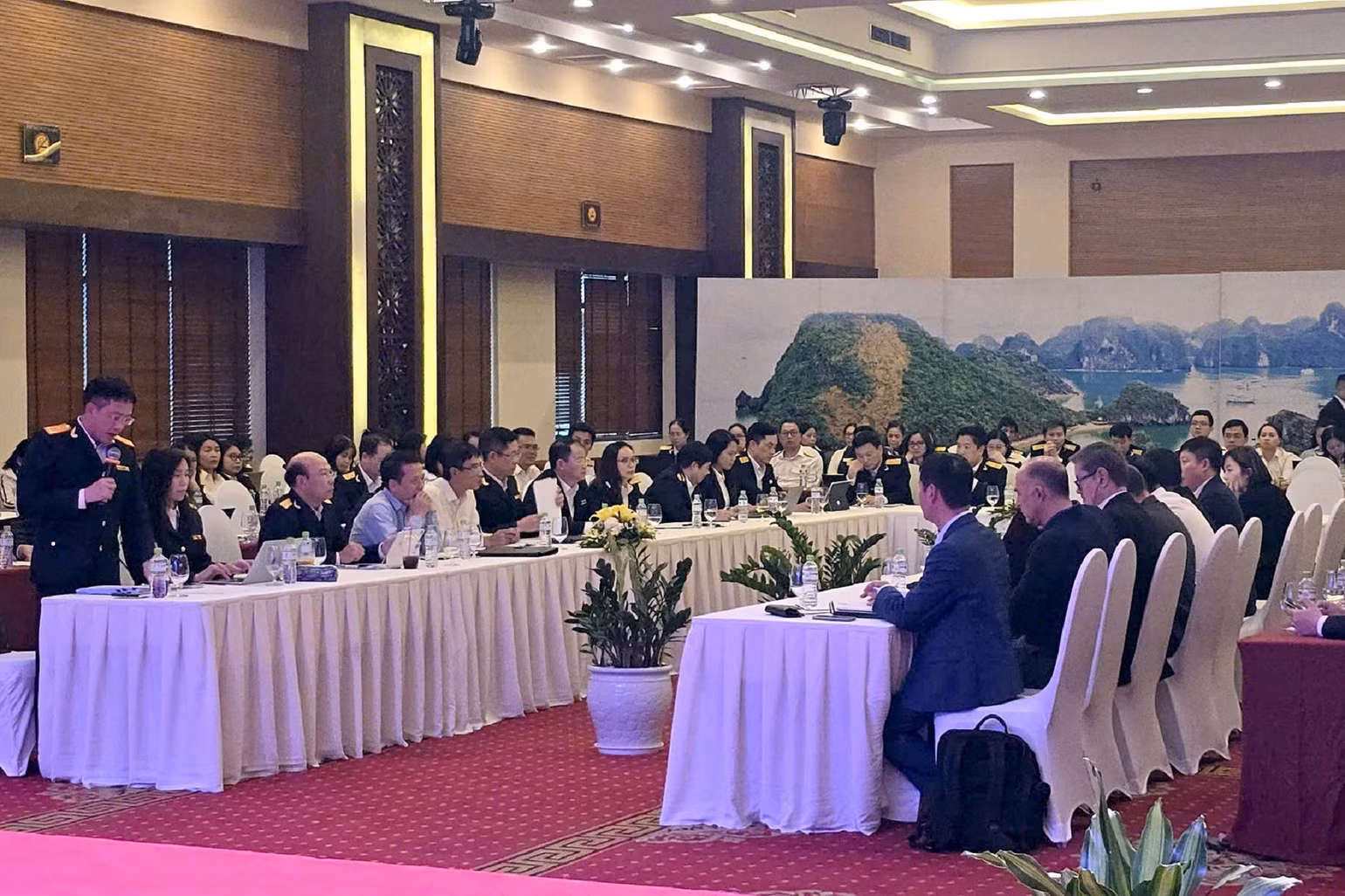 Các đại biểu tham dự hội nghị