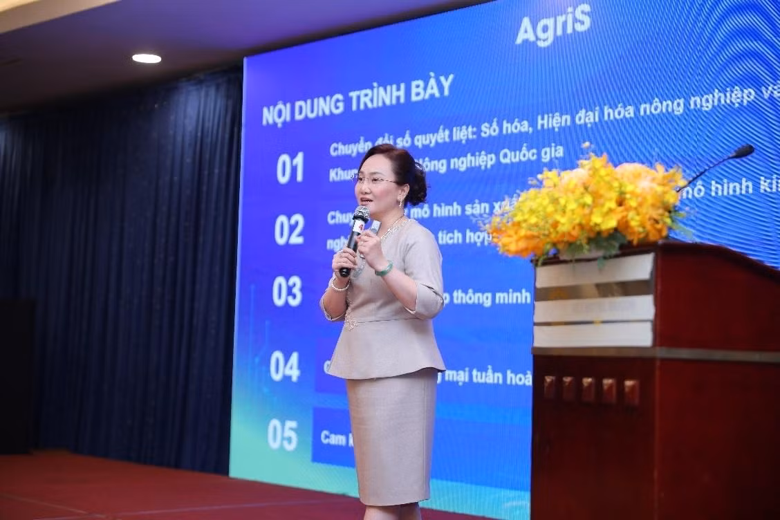 Bà Đặng Huỳnh Ức My – Chủ tịch HĐQT AgriS Chủ tịch HĐQT AgriS tham gia trình bày tham luận tại Hội thảo“Nâng cao năng lực cạnh tranh của doanh nghiệp Việt Nam trong kỷ nguyên mới”