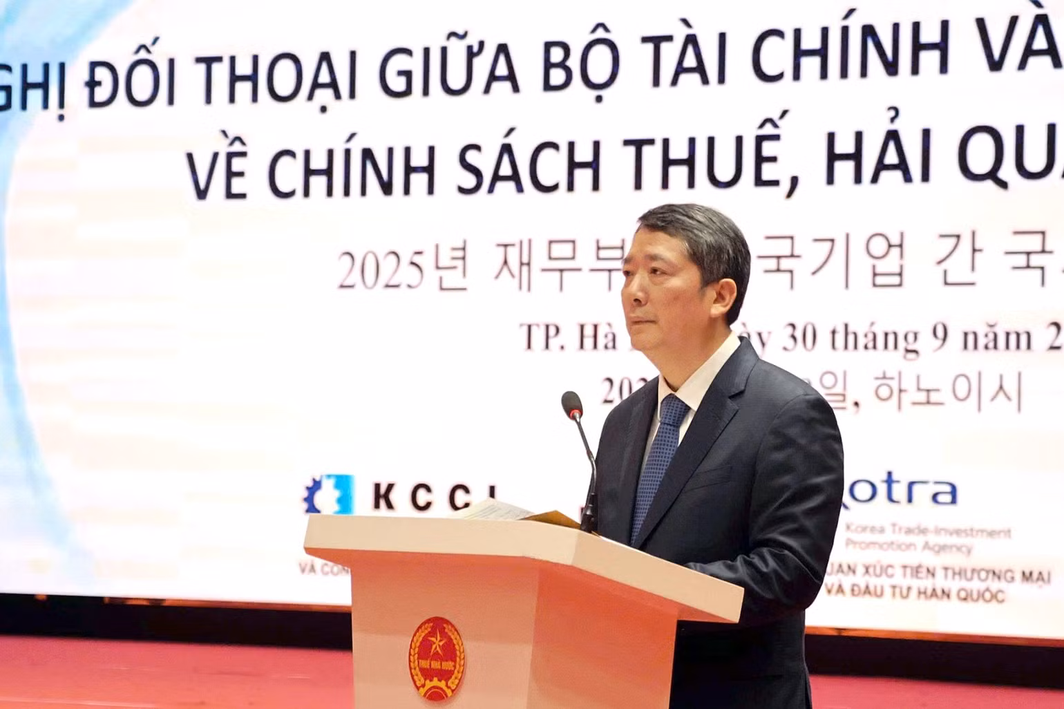 Thứ trưởng Bộ Tài chính Cao Anh Tuấn phát biểu khai mạc hội nghị