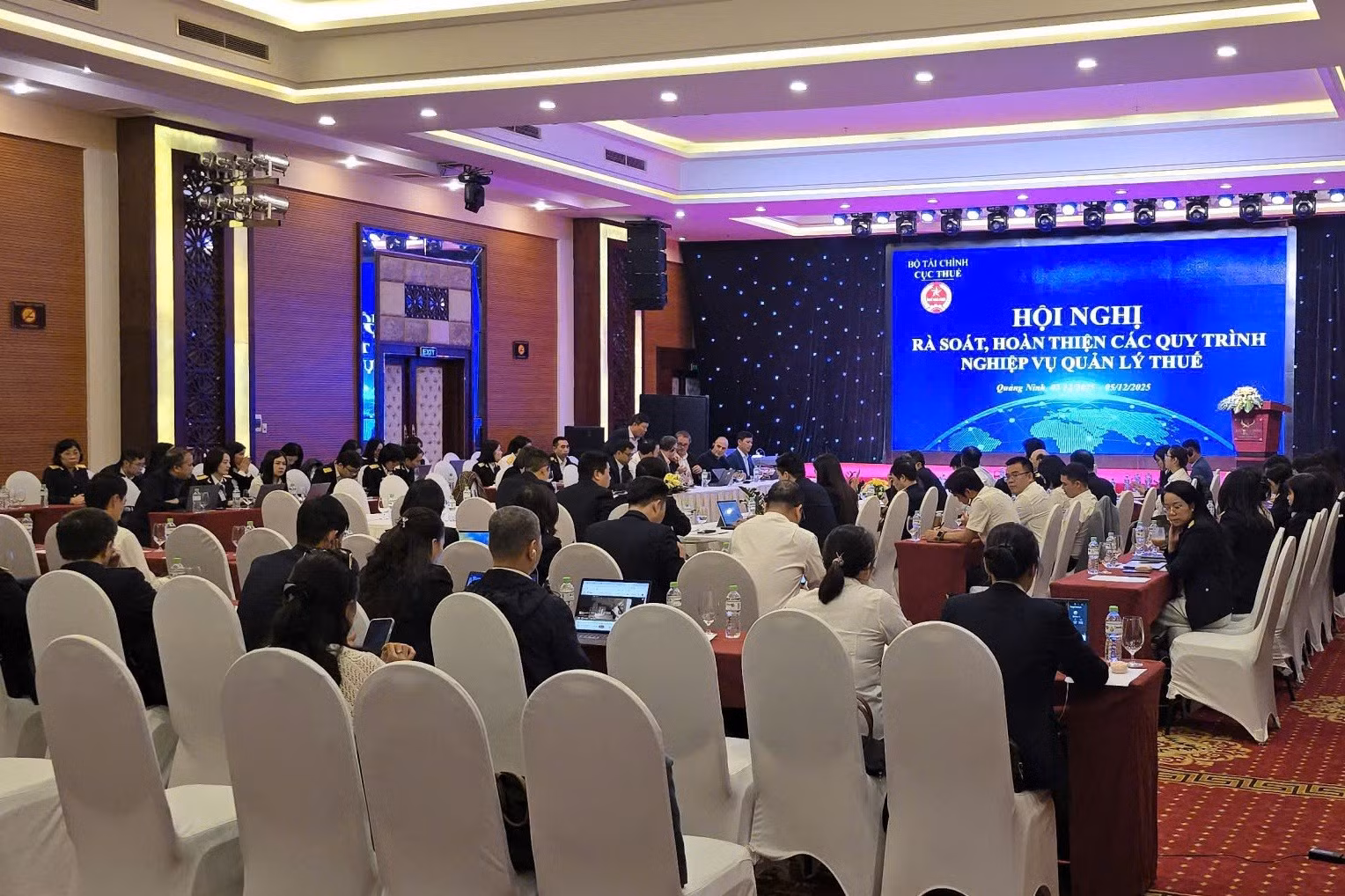 Quang cảnh hội nghị