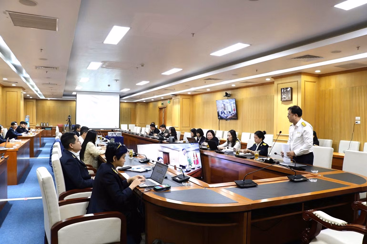 Quang cảnh hội nghị tại điểm cầu Cục Thuế