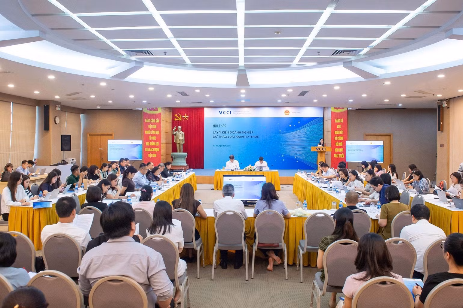 Quang cảnh hội thảo