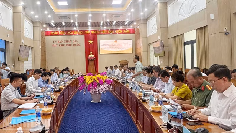 Quang cảnh buổi làm việc tại Phú Quốc.