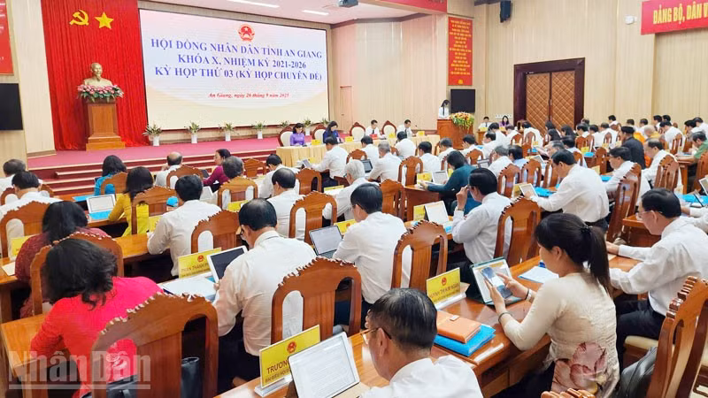 Quang cảnh kỳ họp. 