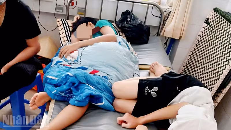 Có 43 người phải nhập viện điều trị sau khi ăn bánh kem ở An Giang. (Ảnh minh họa)