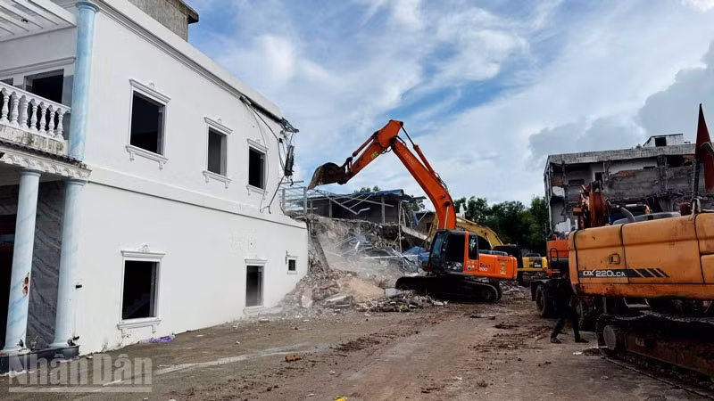 Cưỡng chế, thu hồi đất công tại đặc khu Phú Quốc, sáng 22/5.
