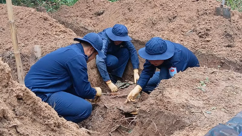 Đội K93 quy tập được 5 hài cốt liệt sĩ tại ấp Phước Bình, xã Ô Lâm, tỉnh An Giang. (Ảnh: PHƯƠNG VŨ)