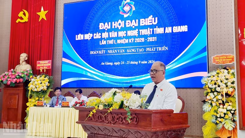 Ông Phan Thanh Vũ giữ chức Chủ tịch Liên hiệp các Hội Văn học nghệ thuật tỉnh An Giang lần thứ I, nhiệm kỳ 2026-2031. (Ảnh: QUỐC TRINH)