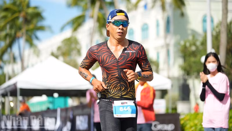Vận động viên tham gia sự kiện BIM Group IRONMAN 70.3 Phú Quốc 2024.
