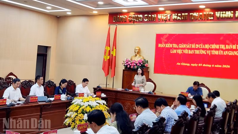 Phó Chủ tịch nước Võ Thị Ánh Xuân phát biểu tại buổi làm việc.