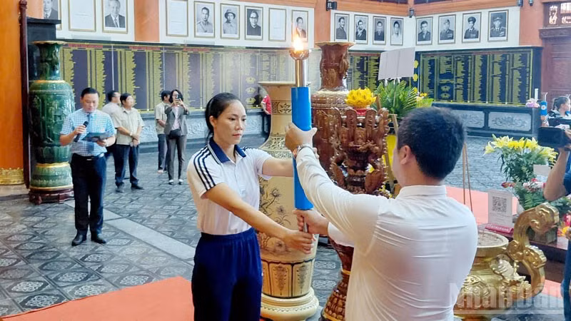 Nghi thức rước đuốc truyền thống. (Ảnh: CTV). 