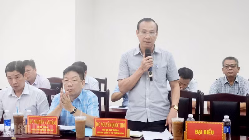 Ông Nguyễn Quốc Thơ, Phó Chi cục trưởng Chi cục Quản lý thị trường tỉnh An Giang phát biểu tại giao ban báo chí định kỳ tháng 11/2025, do tỉnh An Giang tổ chức. 