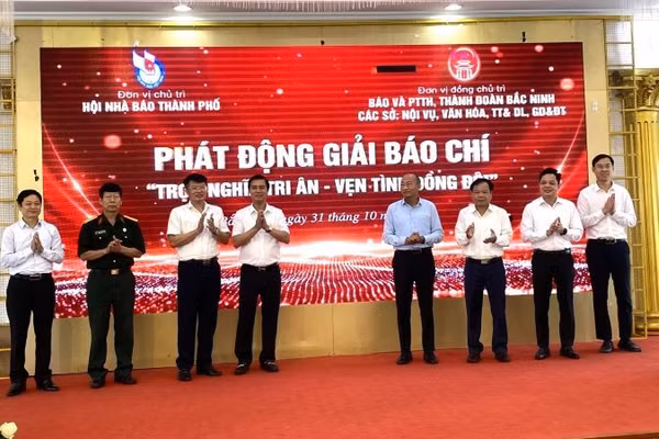 Ban tổ chức phát động Giải báo chí “Trọn nghĩa tri ân – Vẹn tình đồng đội”. (Ảnh: ĐG)