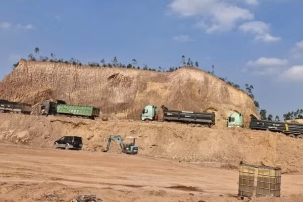 Một mỏ khai thác đất san lấp tại Bắc Ninh. (Ảnh minh họa: ĐH)