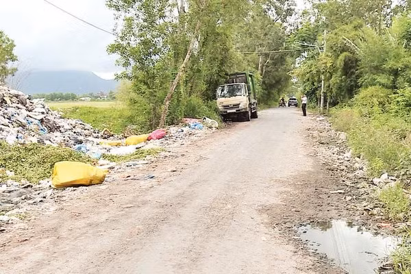 Bãi rác lộ thiên An Tức, xã Ô Lâm, tỉnh An Giang.