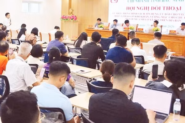 Ngân hàng Chính sách xã hội chi nhánh Bắc Ninh tổ chức đối thoại với người mua nhà ở xã hội về tín dụng.