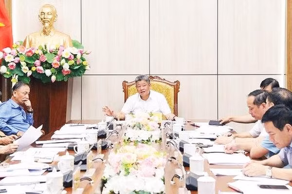 UBND tỉnh Hưng Yên họp các ban, sở, ngành lên kế hoạch đầu tư công trung hạn giai đoạn 2026-2030. (Ảnh: TĐ)