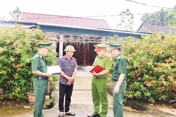 Lực lượng biên phòng và công an nắm thông tin, tình hình từ những người có uy tín trong cộng đồng để nâng cao hiệu quả bảo vệ biên giới, bảo vệ địa bàn.