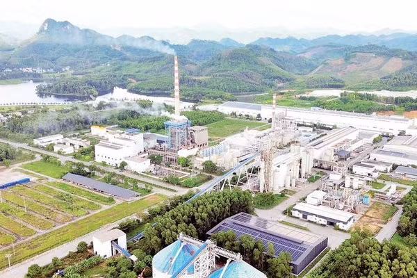 Công ty cổ phần Giấy An Hòa đầu tư hệ thống điện mặt trời mái nhà với công suất gần 10 MWh giúp tiết kiệm điện tiêu thụ cho sản xuất.