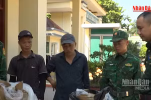 [Video] Bắt giữ hai đối tượng vận chuyển hàng lậu trái phép qua biên giới bằng đường sông
