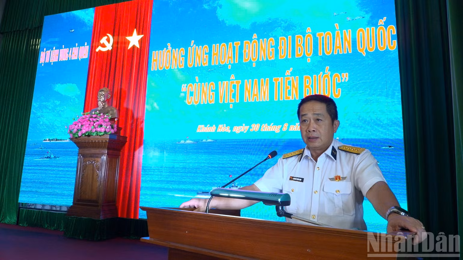ndo_br_dai-ta-nguyen-vinh-nam-pho-tu-lenh-vung-4-hai-quan-phat-bieu-dong-vien-can-bo-chien-si-truoc-khi-tham-gia-hoat-dong-di-bo-toan-quoc-cung-viet-nam-tien-buoc.jpg