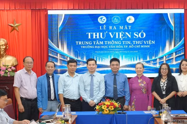 Ra mắt Thư viện số trung tâm thông tin, thư viện Trường đại học Văn hóa Thành phố Hồ Chí Minh. (Ảnh: VÕ HƯƠNG)