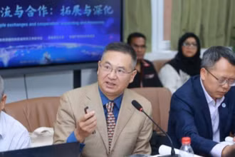 Giáo sư, Tiến sĩ Thành Hán Bình phát biểu tham luận tại một hội thảo. (Ảnh: NVCC)